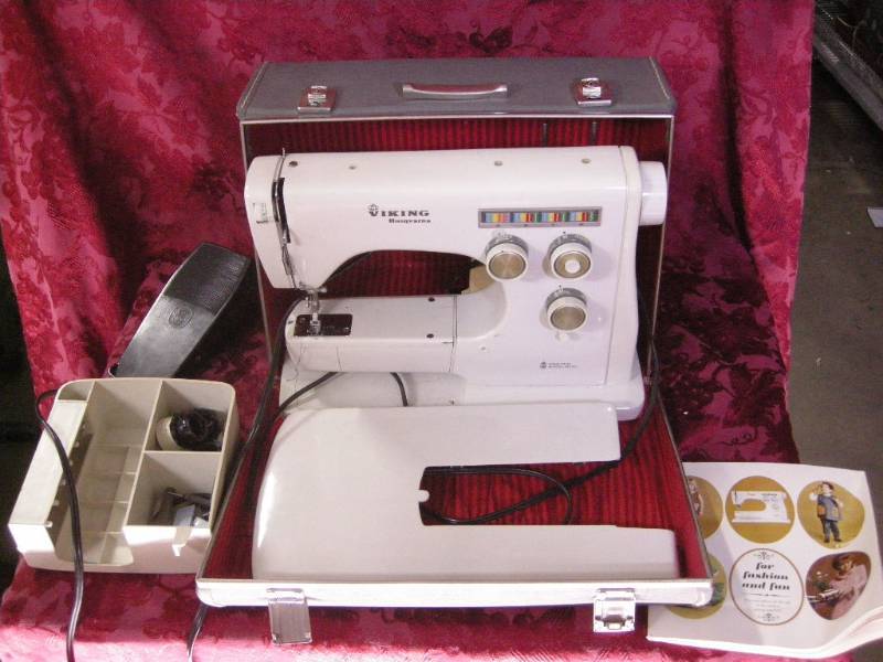 lot 39 image: Vintage Viking Husqvarna Sewing Machine
