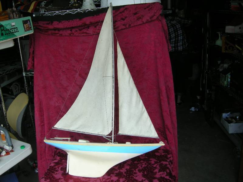 lot 44 image: Vintage Toy Sailboat