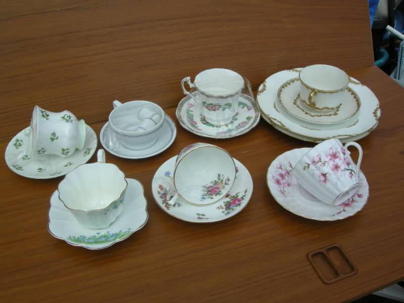 lot 58 image: 8 Vintage Select Bone China Cup and Saucers