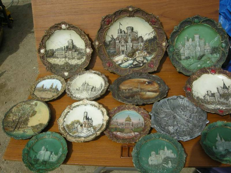lot 64 image: Vintage Austria J.S. Scalloped Souvenir Plates