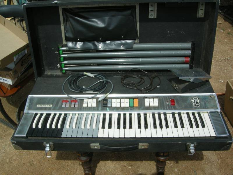 lot 78 image: Vintage Rheem Mark VII Beach Boys Keyboard Organ