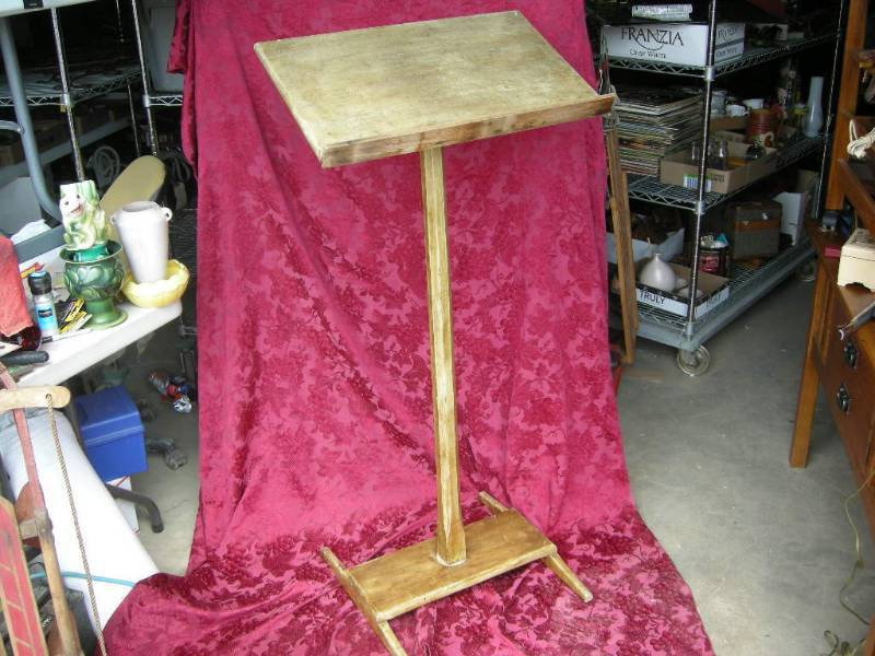 lot 90 image: Antique Antiqued PodiumLectern