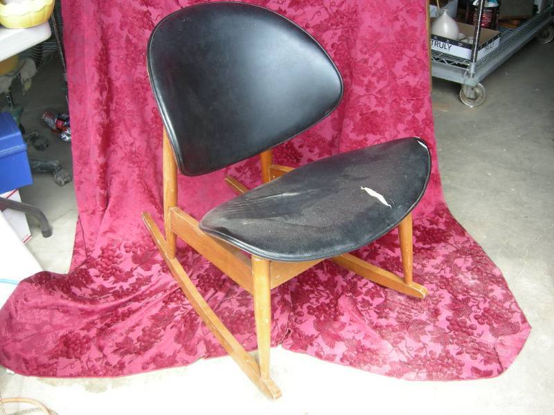 lot 91 image: Mid-Century Retro Rocking Chair
