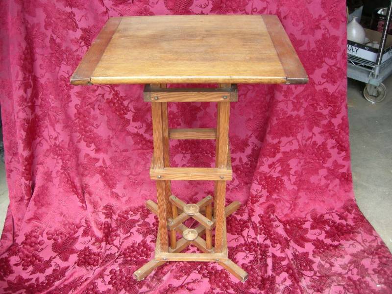 lot 92 image: Vintage Arts & Crafts Type Table