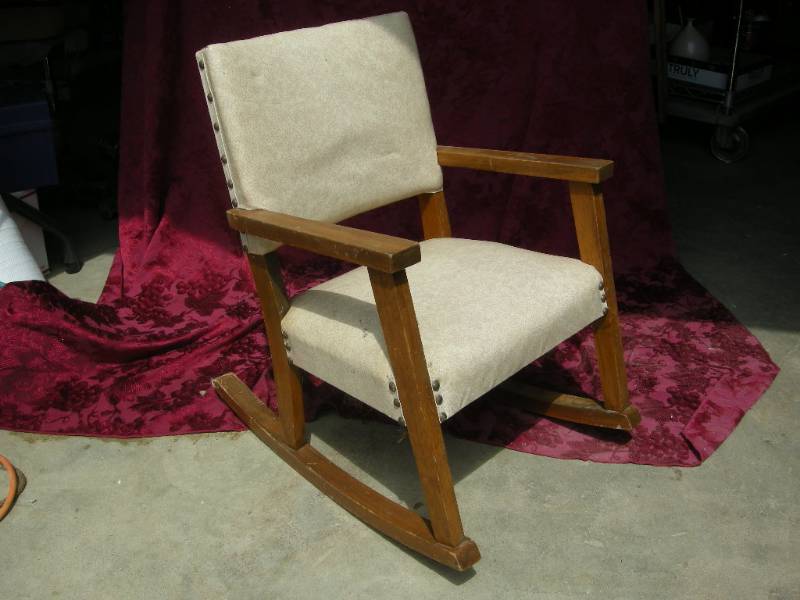 lot 93 image: Vintage Murphy Chair Company Childs Rocker