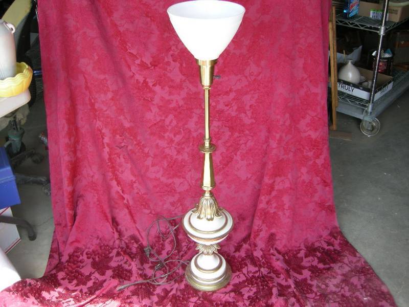 lot 96 image: Vintage Stiffel Hollywood Regency Torchiere Lamp