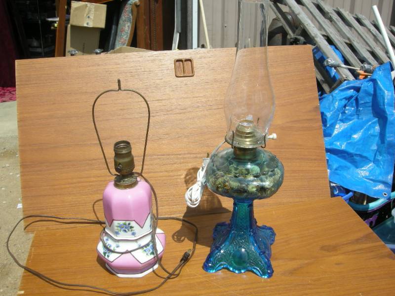 lot 99 image: 2 Vintage Lamps