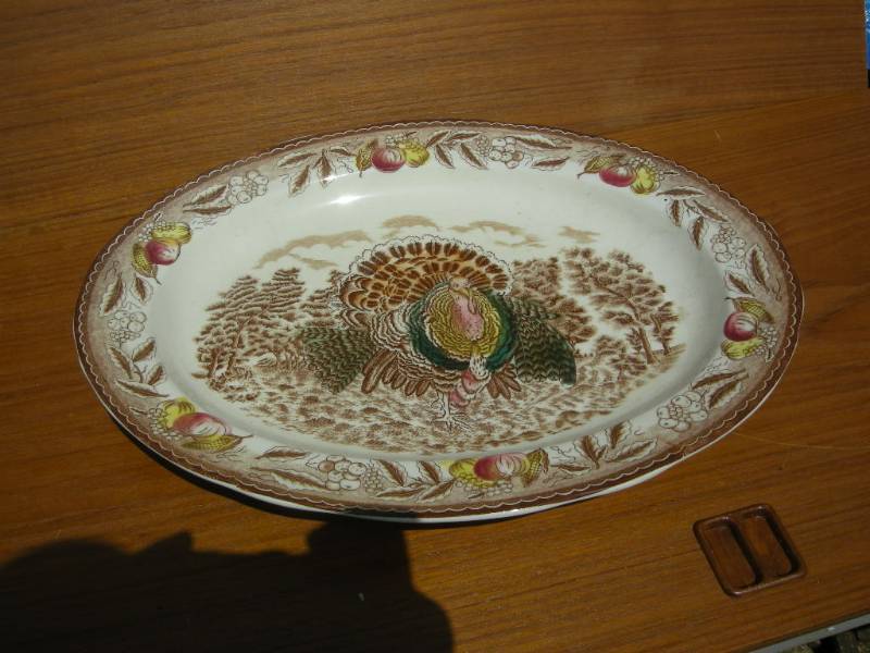 lot 100 image: Vintage Large Turkey Platter