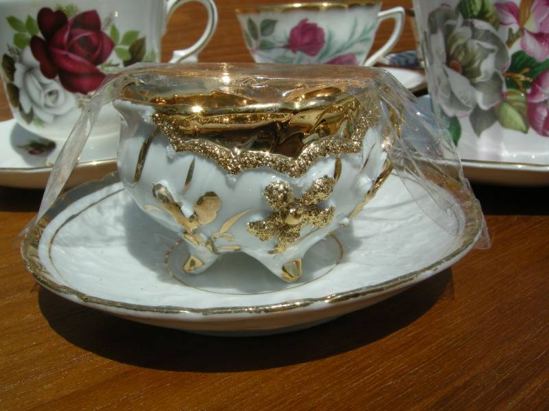 lot 102 image: Vintage Bone China Cup and Saucers