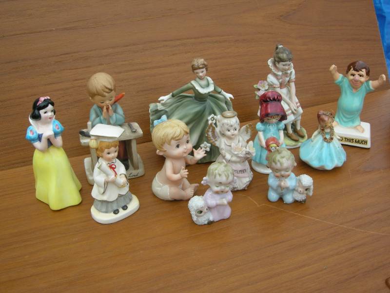 lot 106 image: Vintage Figurines