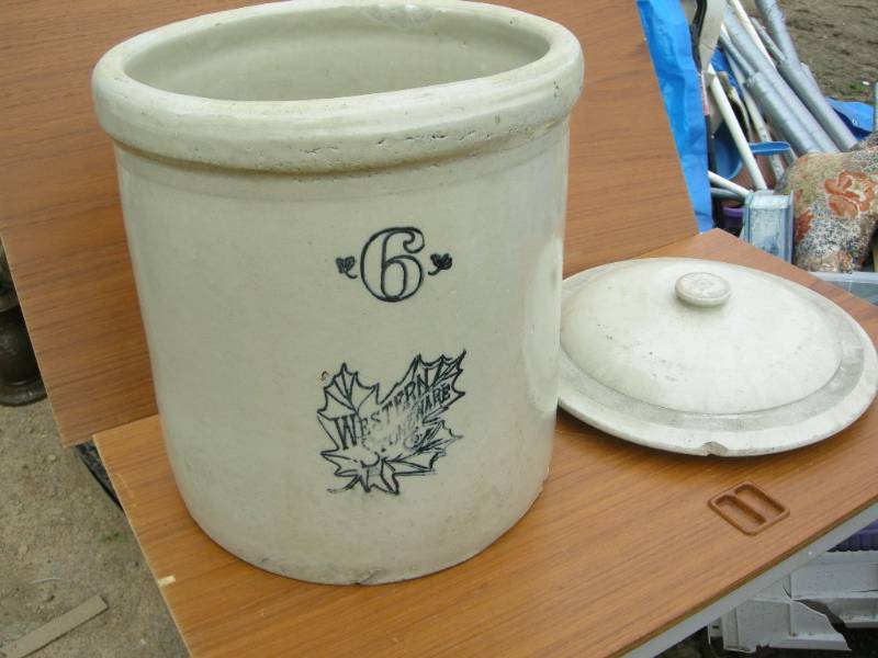lot 110 image: Western Stoneware 6 Gallon Crock and a Lid