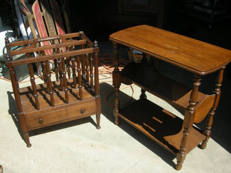 lot 113 image: 2 Vintage TablesStands