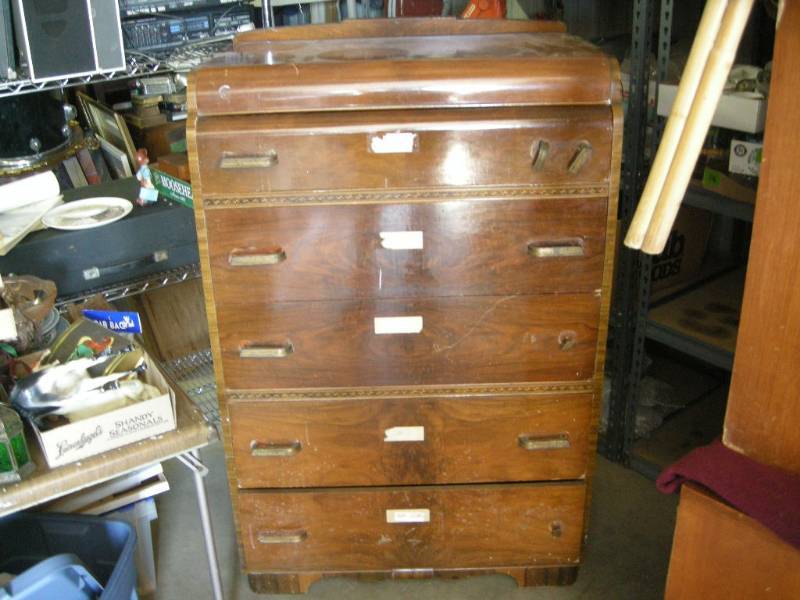 lot 118 image: Vintage Tall Dresser