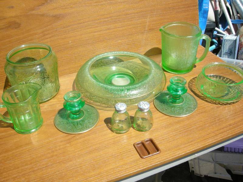 lot 123 image: Green Depression Glass Group