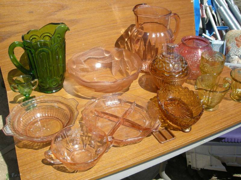 lot 125 image: Vintage and Depression Glass Group
