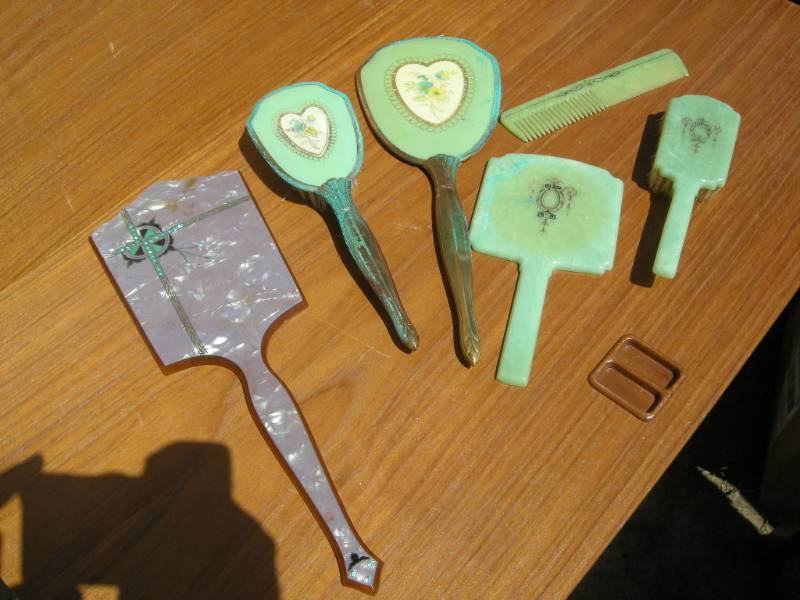lot 127 image: Vintage Vanity Mirrors, Set