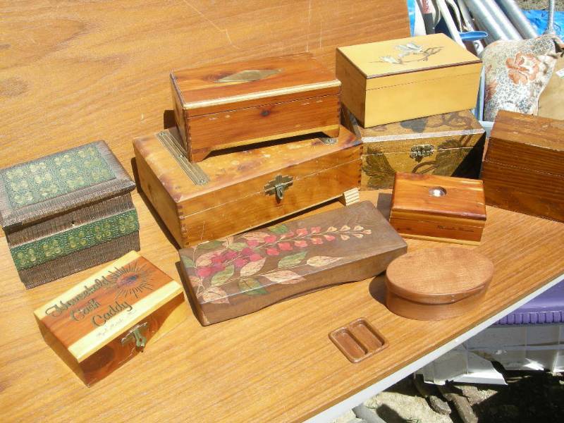 lot 128 image: Vintage Wooden Box Group