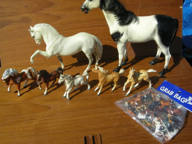 lot 144 image: Vintage Horse Figurines