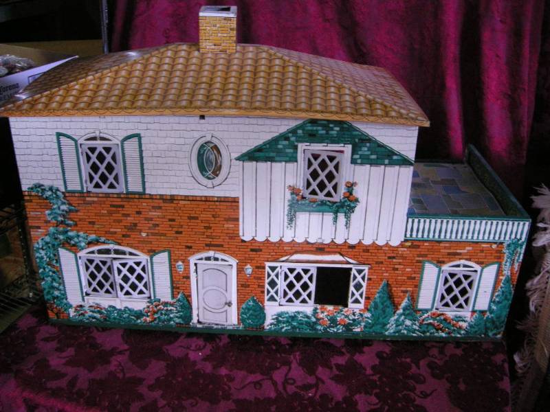 lot 158 image: Vintage T.Cohn Tin Litho House