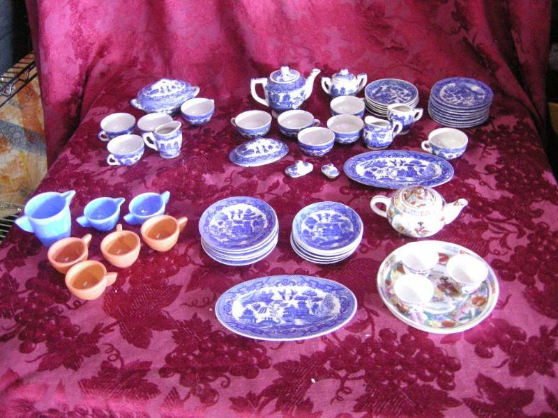 lot 159 image: Vintage Childs Tea Sets Akro Japan