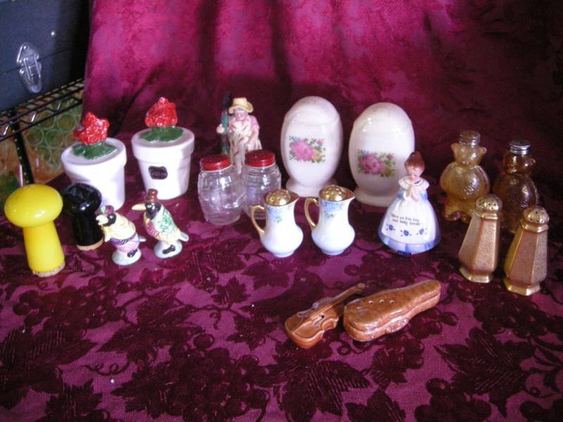lot 161 image: Vintage Salt & Pepper Collection
