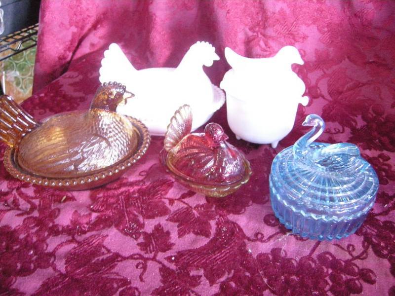 lot 163 image: Hen-On-Nest Type Dishes