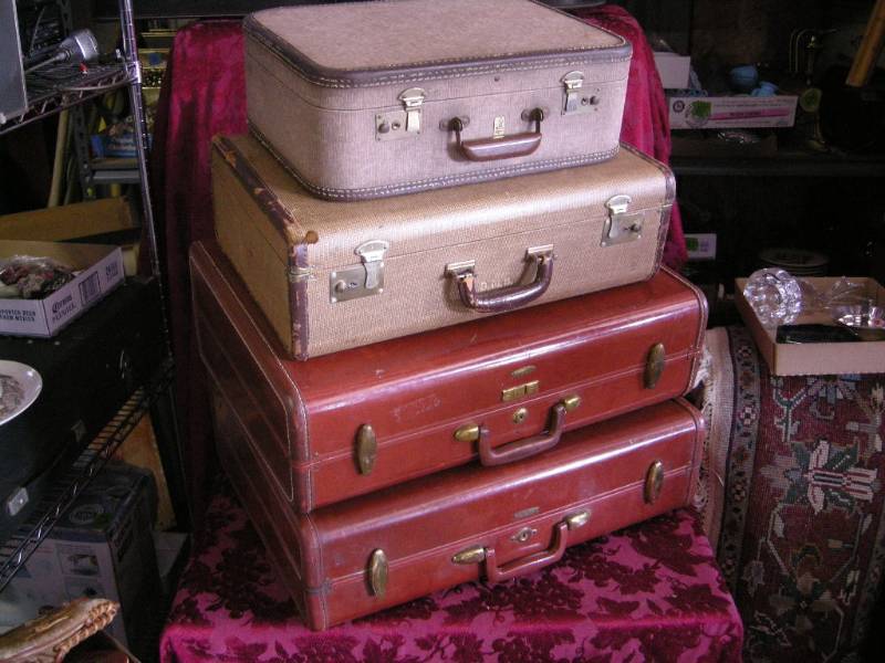 lot 168 image: Vintage Suitcases