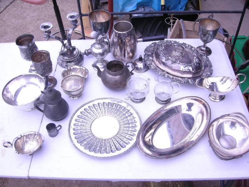 lot 173 image: Vintage Silverplate Group