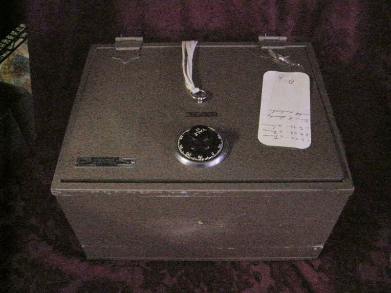 lot 174 image: Vintage Sears Combination Safe