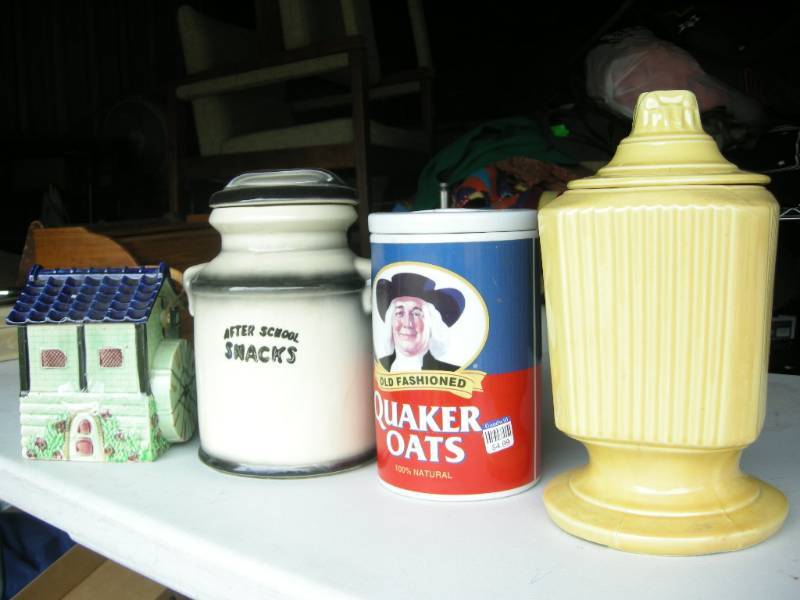 lot 228 image: Vintage Cookie Jar Group