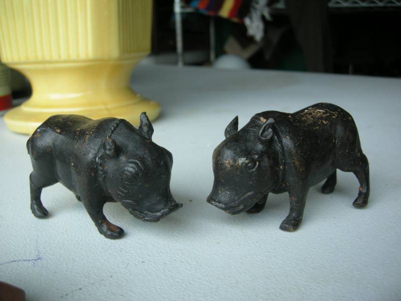 lot 226 image: Bronze Wild Boars