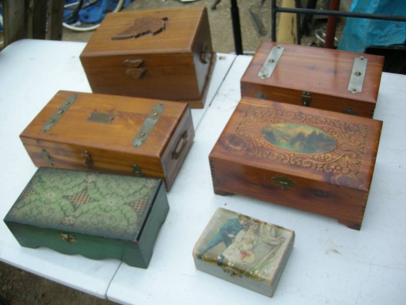 lot 225 image: Vintage Wooden Box Group