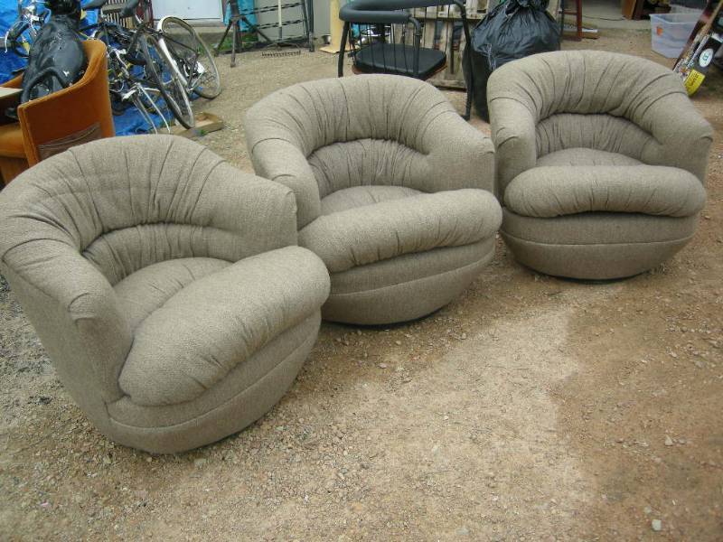 lot 14 image: 3 Cute Cushy Chairs