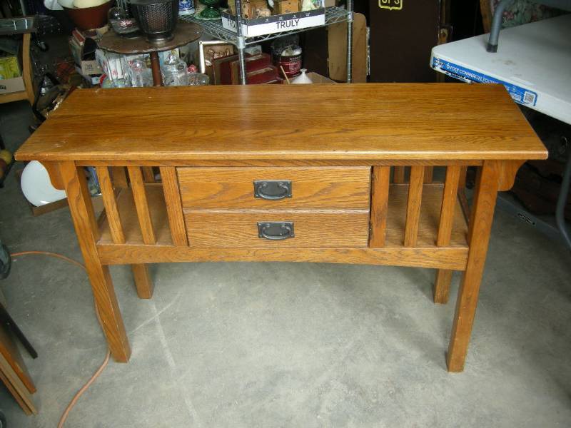lot 13 image: Mission Style Oak Side Table