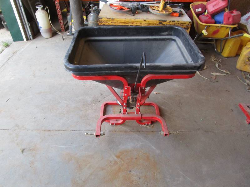 lot 3 image: 3 Point Fertilizer Spreader