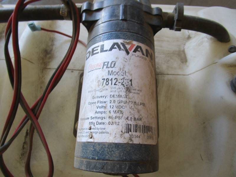 lot 17 image: 15 gal Tank Sprayer