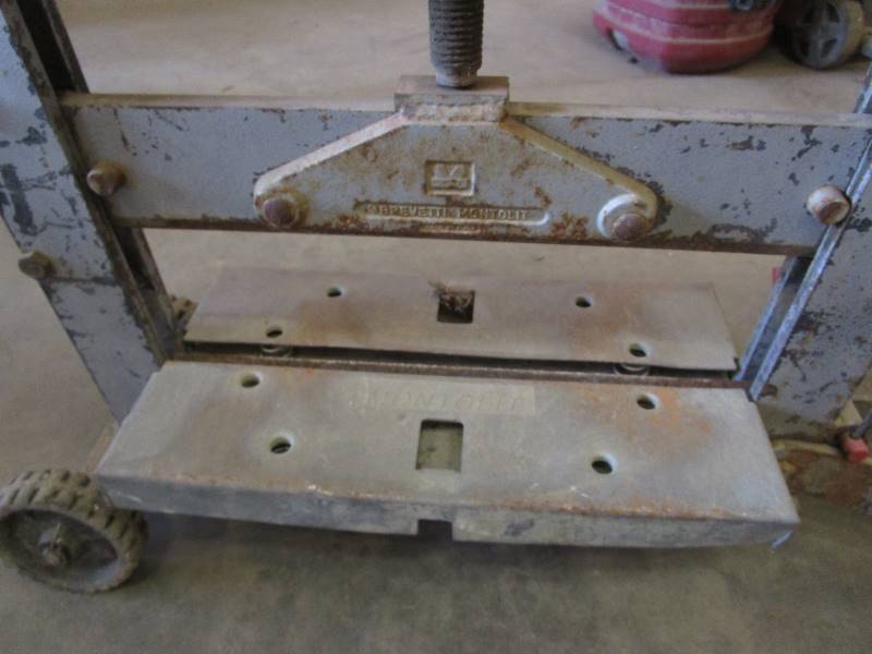 lot 37 image: Masonry Block Cutter