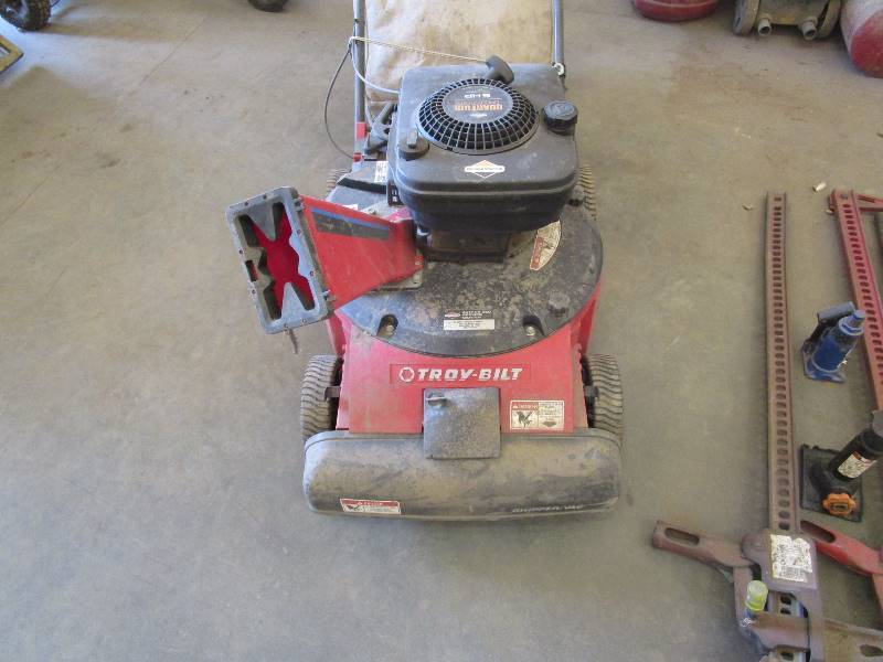 lot 41 image: Trot-Bilt Chipper Vac