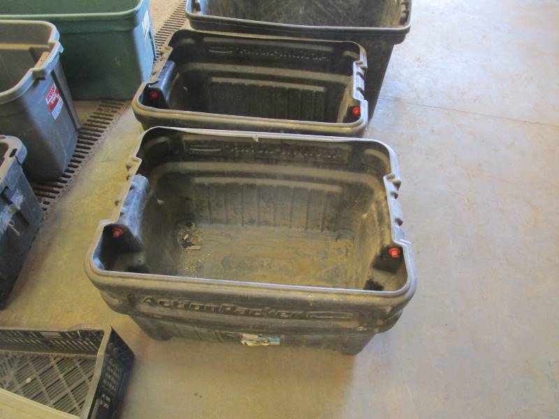 lot 83 image: Lot of Totes
