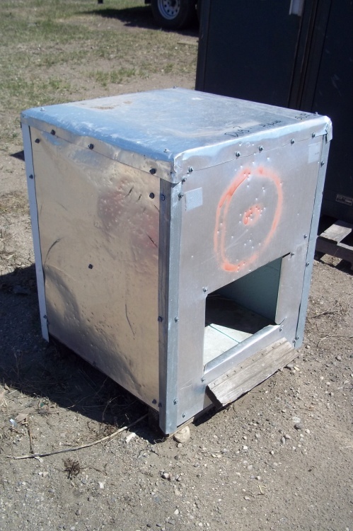 lot 67 image: Dog house