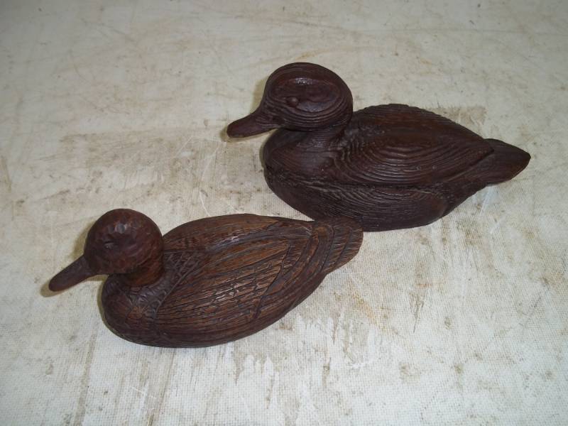 lot 8 image: Red Mill Mfg. Ducks