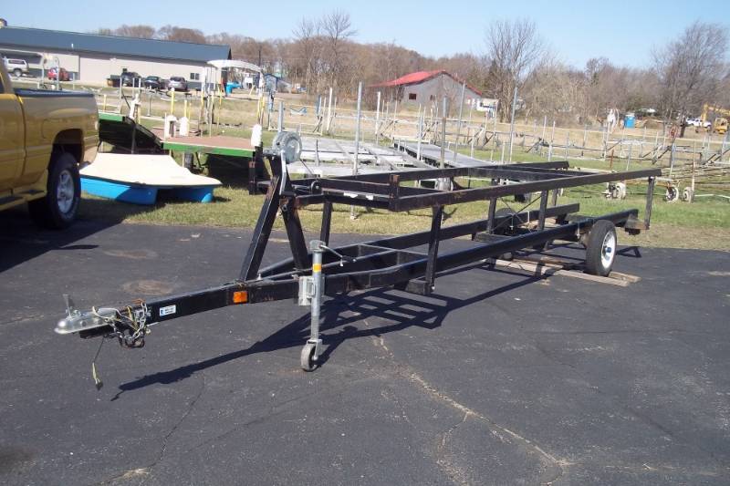 lot 2 image: 1993  Pontoon Trailer 17