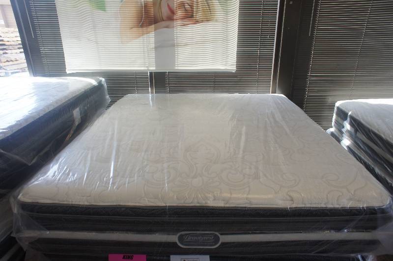 lot 11 image: NEW - KING SIZE - SIMMONS BEAUTYREST - VANDERBILT - TEAGAN - PILLOWTOP - KING SIZE MATTRESS MSRP $2499.99