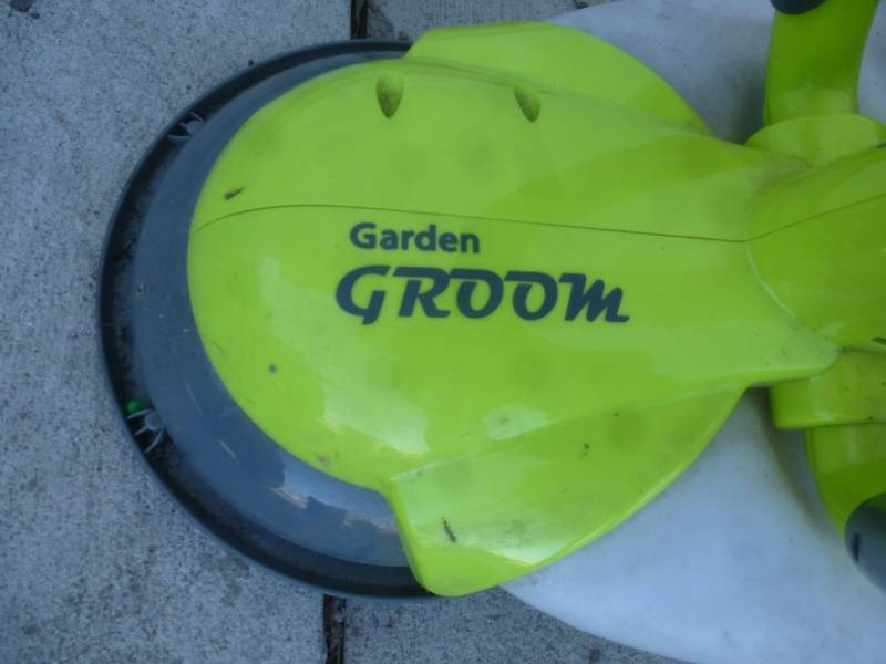 lot 9 image: Midi Garden Groom