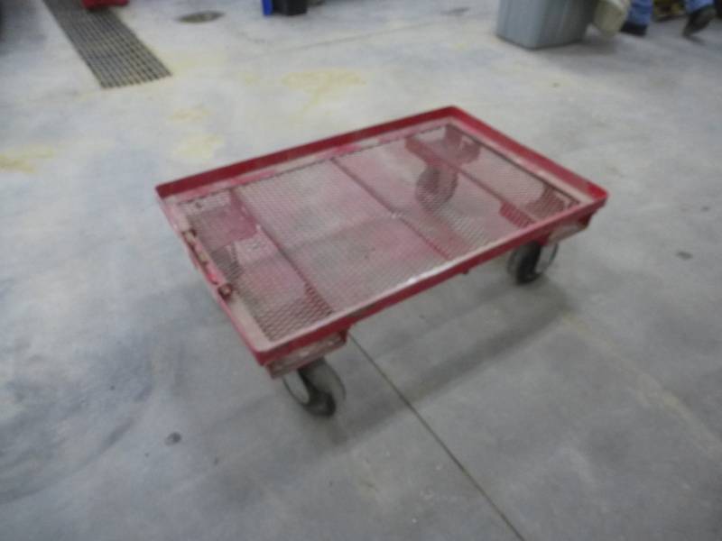 lot 27 image: Roll Away Cart