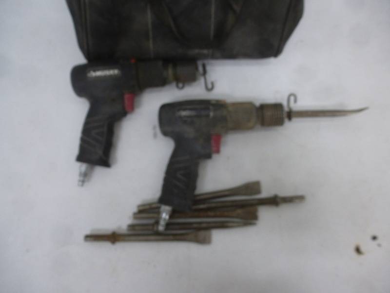 lot 35 image: Husky Pneumatic Chisel Set