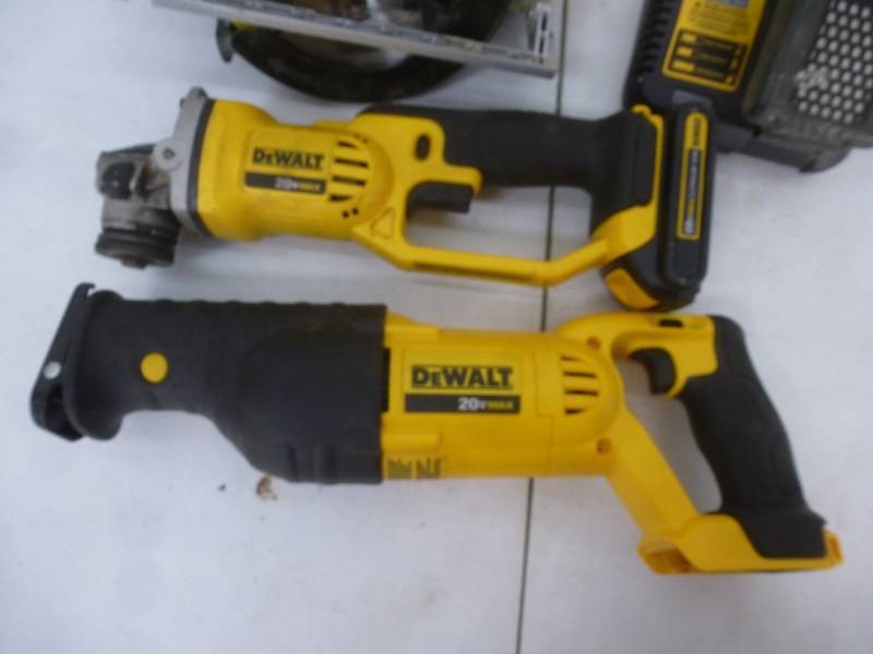 lot 3 image: Dewalt 20v Combination Set