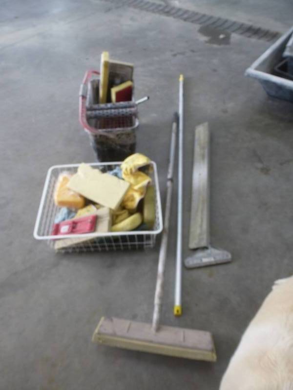 lot 54 image: Wash Bucket, Sponges & Handles