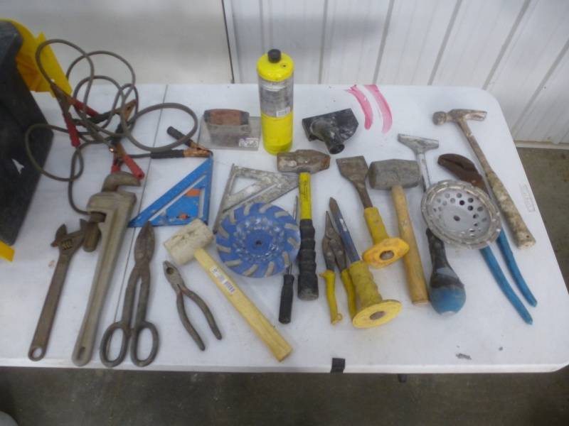 lot 68 image: Black Tote of Assorted tools