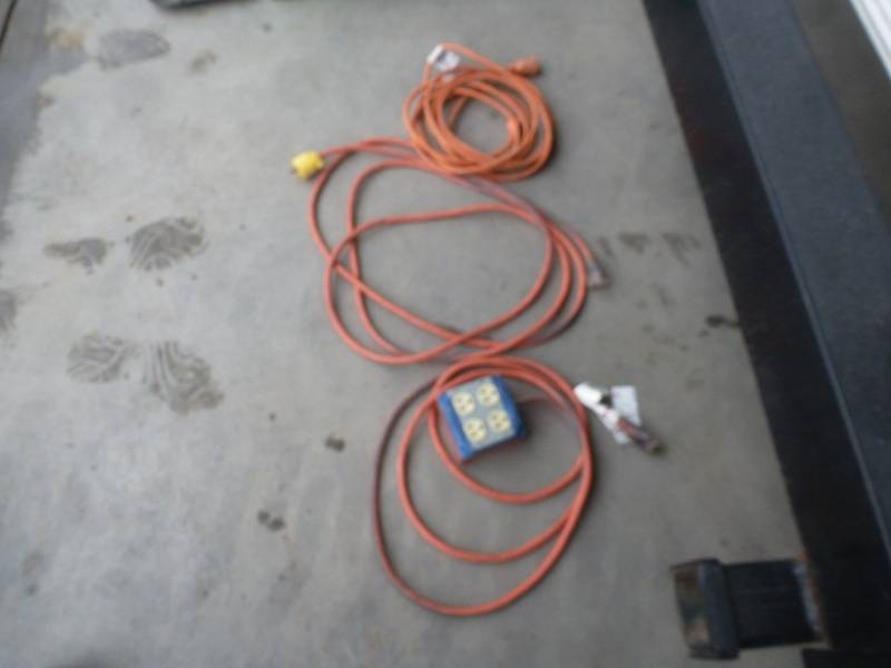 lot 98 image: Electrical Cords x 3